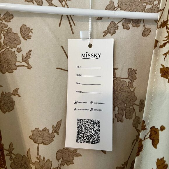 NWT Womens Summer Sexy Floral Romper 3/4 Sleeve Tie Front Cut Out V Neck Jump - Picture 3 of 4